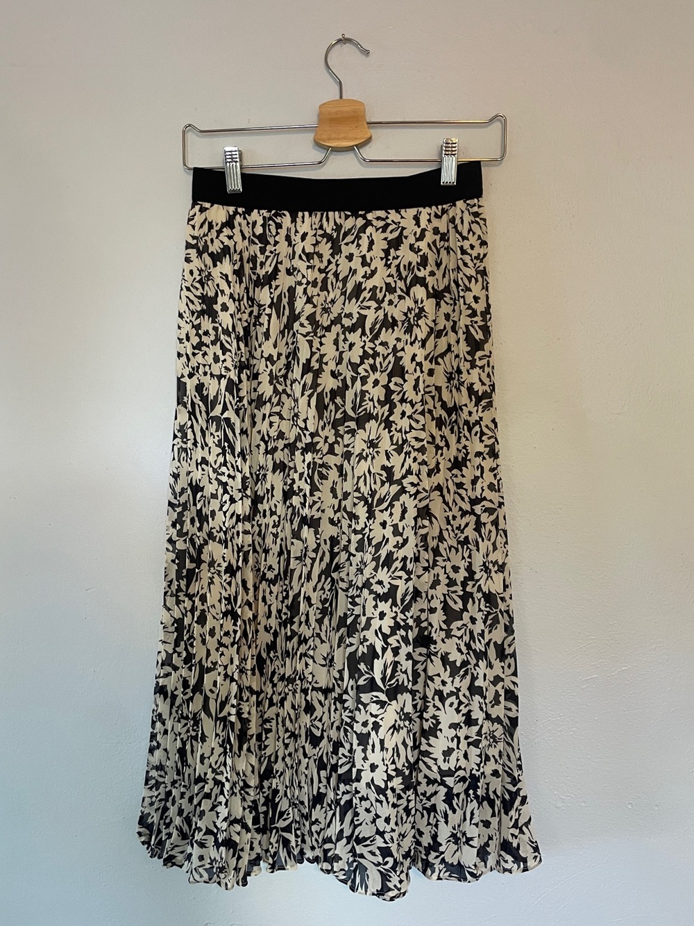 H&M Waistband Floral Pleated Midi Skirt - Cream & Navy S